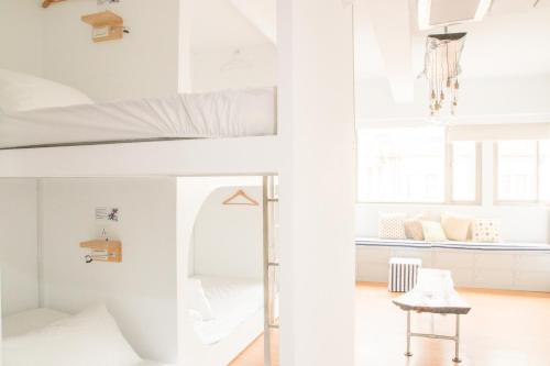 may rooms taipei main station hostel