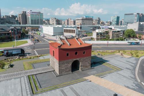 may rooms taipei main station hostel