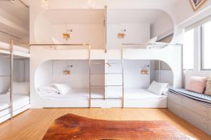 may rooms taipei main station hostel