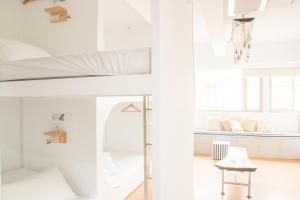 may rooms taipei main station hostel