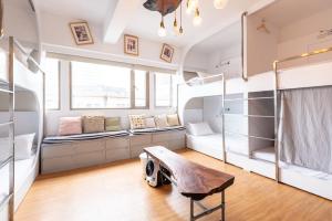 may rooms taipei main station hostel