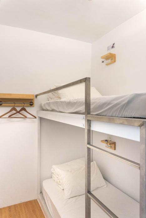 may rooms taipei main station hostel