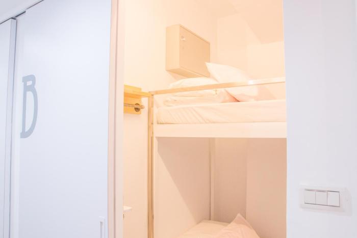 may rooms taipei main station hostel