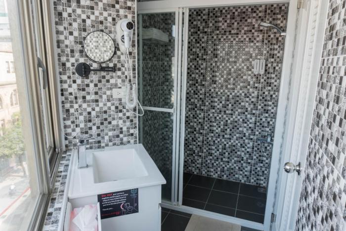 may rooms taipei main station hostel