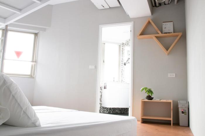 may rooms taipei main station hostel