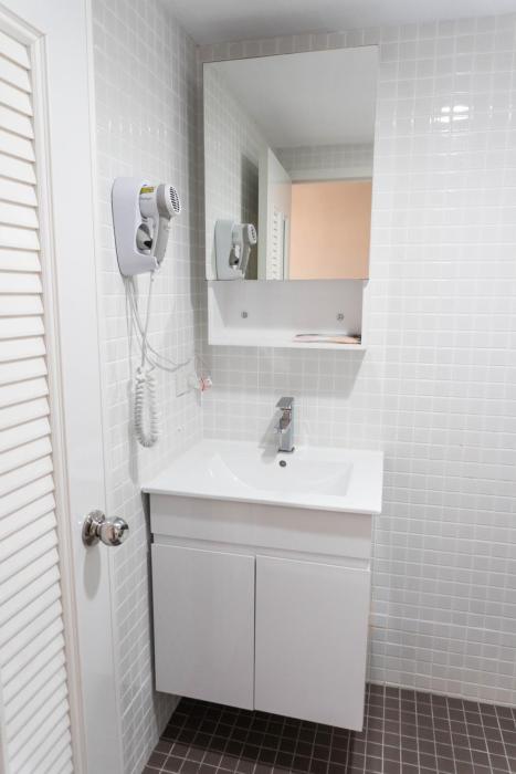 may rooms taipei main station hostel