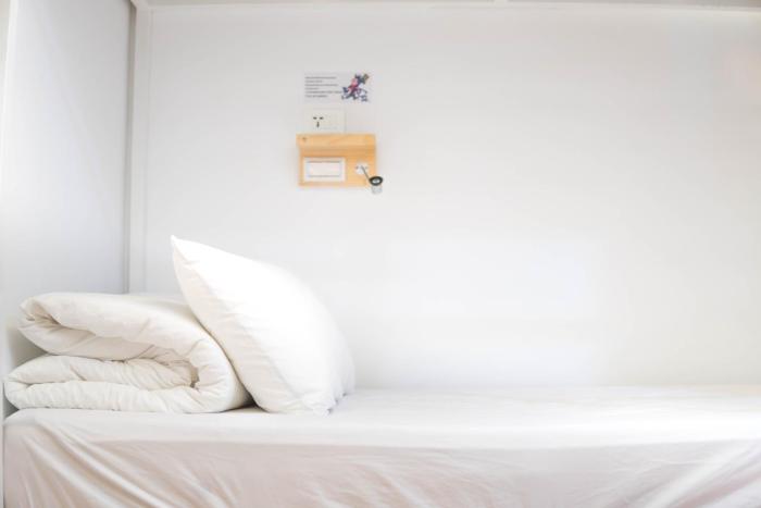 may rooms taipei main station hostel