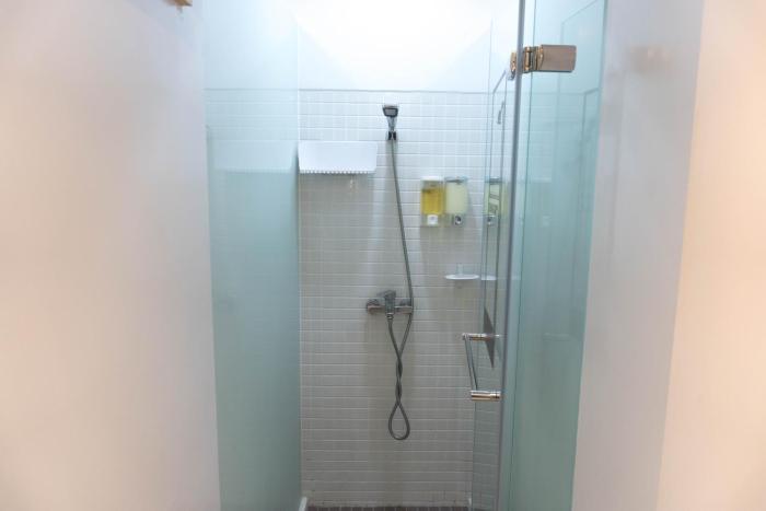 may rooms taipei main station hostel