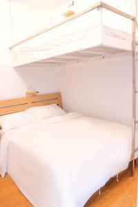 may rooms taipei main station hostel