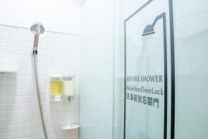 may rooms taipei main station hostel