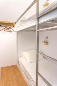 may rooms taipei main station hostel