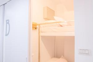 may rooms taipei main station hostel