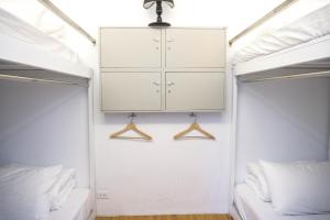 may rooms taipei main station hostel