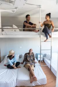 may rooms taipei main station hostel