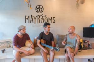 may rooms taipei main station hostel