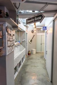 may rooms taipei main station hostel