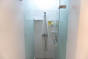 may rooms taipei main station hostel