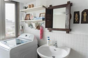 may rooms taipei main station hostel