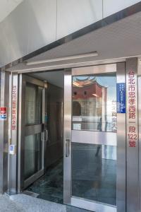 may rooms taipei main station hostel