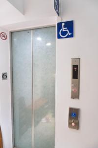 may rooms taipei main station hostel