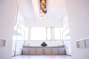 may rooms taipei main station hostel