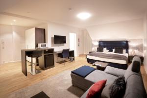 boardinghouse by mandk