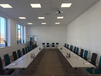 trip inn conference hotel and suites