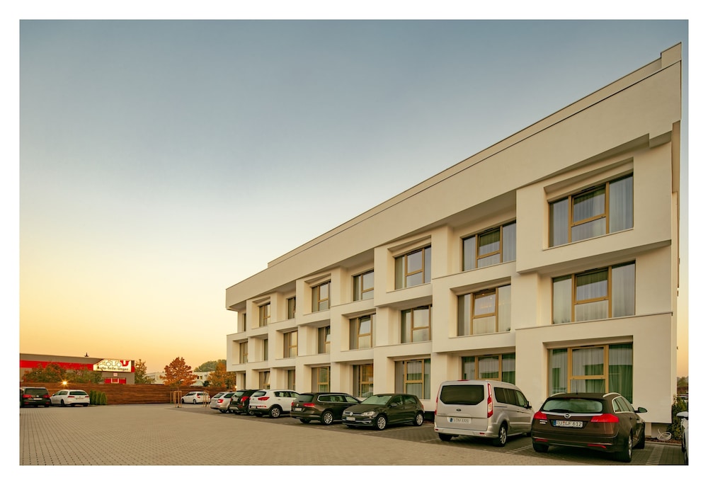 trip inn conference hotel and suites