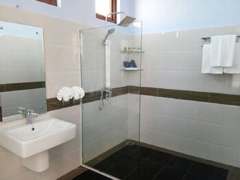 royal airstrip hotel