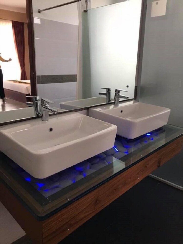 royal airstrip hotel