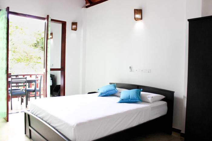 azzurra hikkaduwa villa