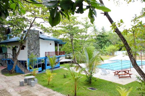 azzurra hikkaduwa villa