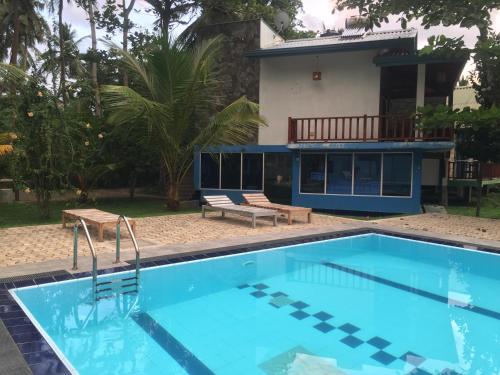 azzurra hikkaduwa villa