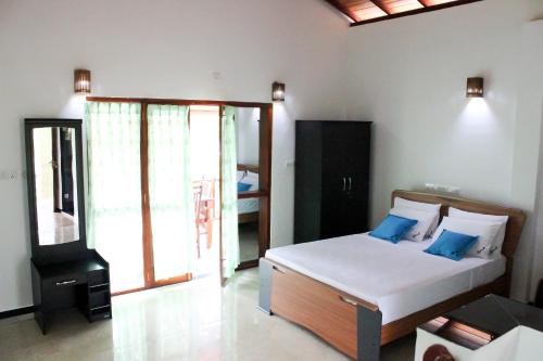 azzurra hikkaduwa villa