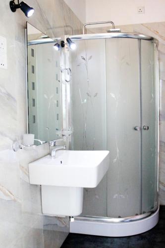 azzurra hikkaduwa villa