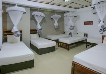 aura city hostel
