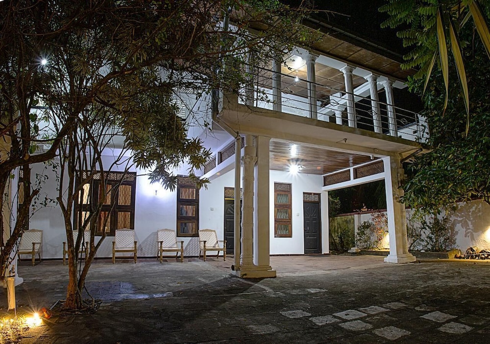 aura city hostel