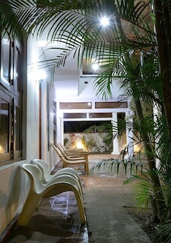 aura city hostel