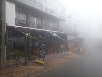 nature life guest inn ella sri lanka hostel