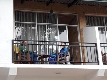 nature life guest inn ella sri lanka hostel