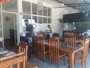 nature life guest inn ella sri lanka hostel