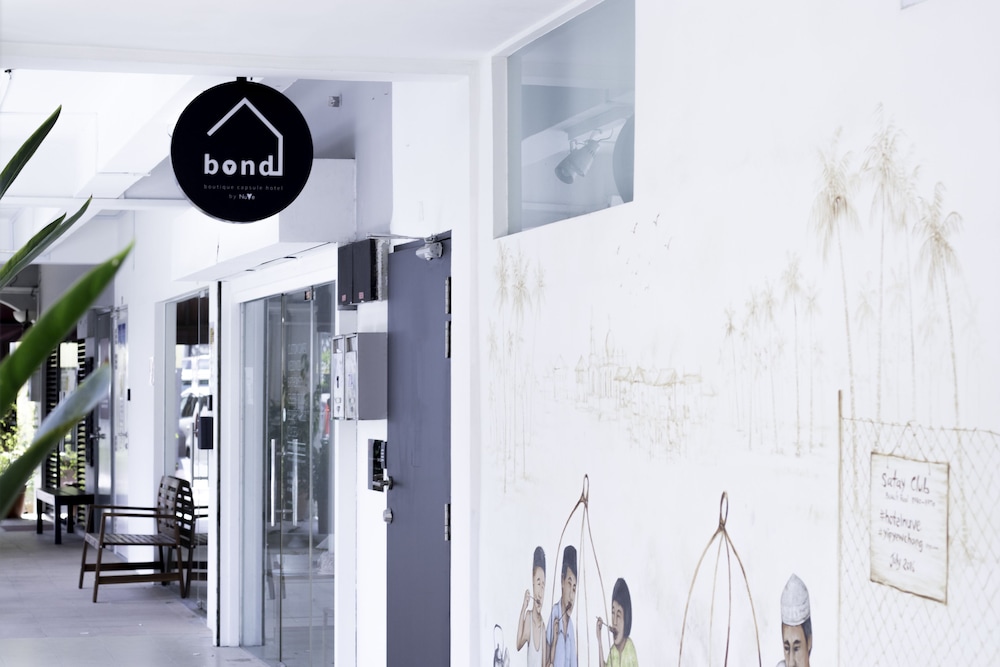 bond boutique capsule hotel at bugis hostel