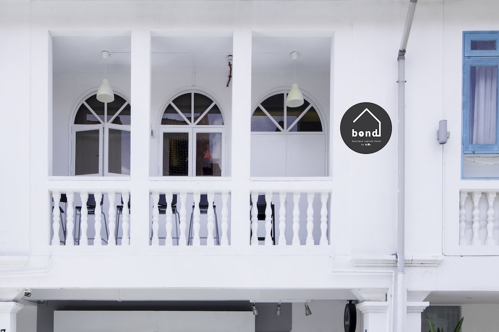 bond boutique capsule hotel at bugis hostel