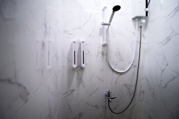 bond boutique capsule hotel at bugis hostel