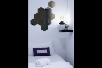 bond boutique capsule hotel at bugis hostel