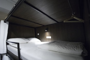 bond boutique capsule hotel at bugis hostel