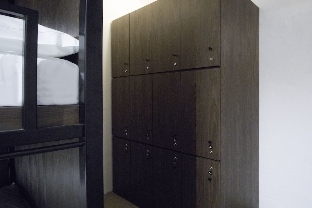 bond boutique capsule hotel at bugis hostel