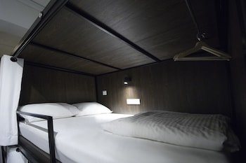 bond boutique capsule hotel at bugis hostel