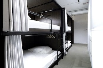 bond boutique capsule hotel at bugis hostel