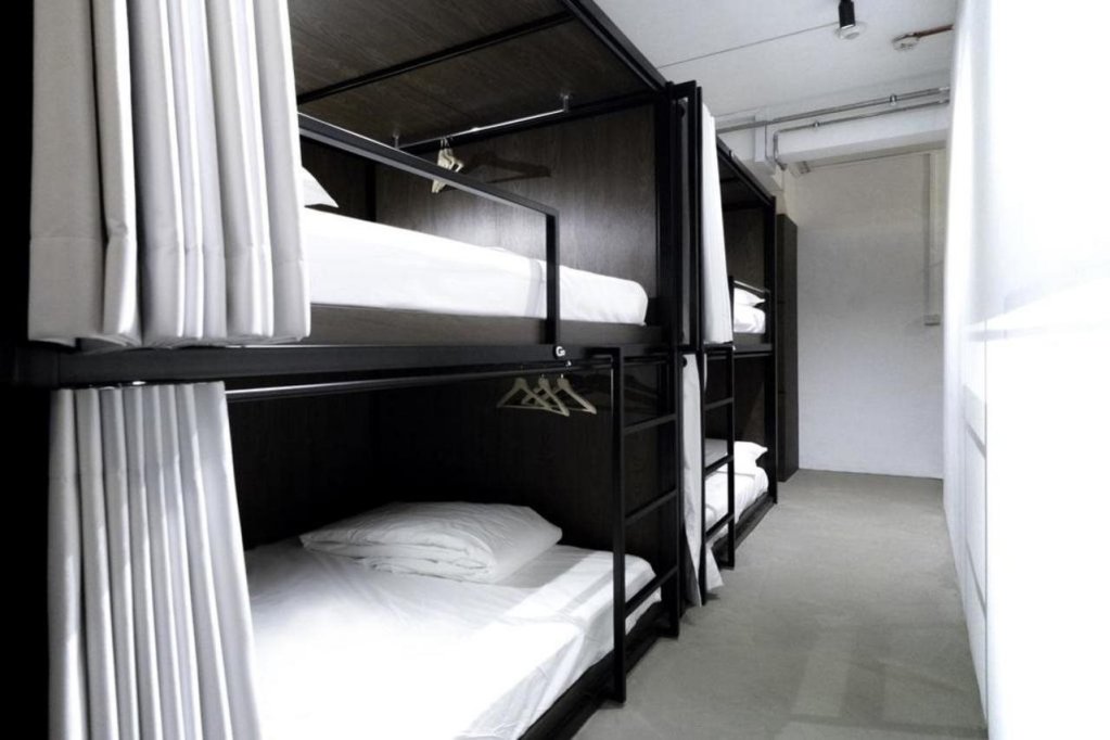 bond boutique capsule hotel at bugis hostel